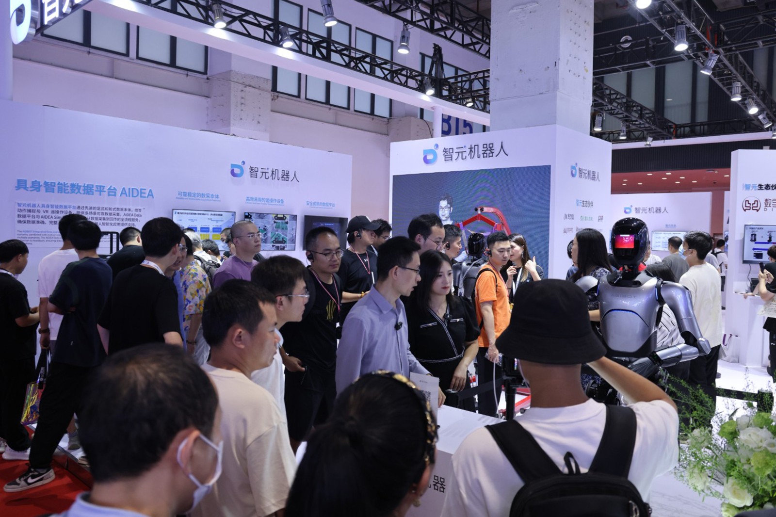 u8集团官网入口机器人亮相世界机器人大会WRC